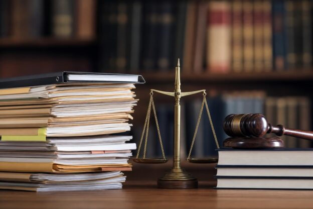 zustand der deutschen justiz und der pakt fuer 2 000 neue stellen